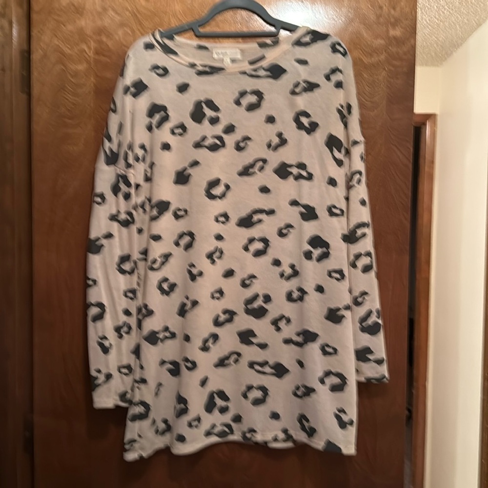 Perfect peach cheetah sweater